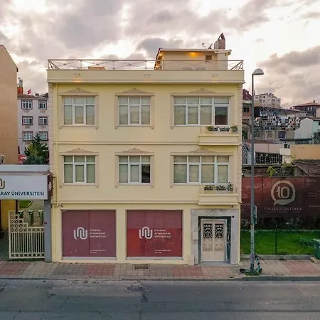 Waterfront By The Tram - Terrace With Dome & Golden Horn View In Fatih Estambul