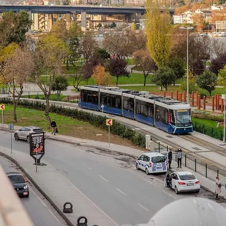 Waterfront By The Tram - Terrace With Dome & Golden Horn View In Fatih Estambul