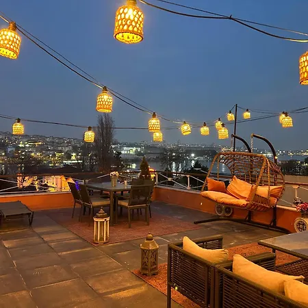Waterfront By The Tram - Terrace With Dome & Golden Horn View In Fatih Estambul