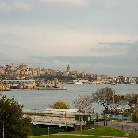 Waterfront By The Tram - Terrace With Dome & Golden Horn View In Fatih *