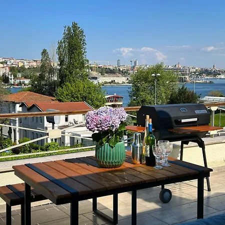 Waterfront By The Tram - Terrace With Dome & Golden Horn View In Fatih Apartament