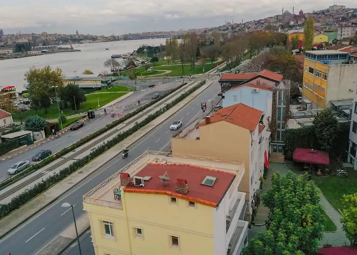Apartment Waterfront By The Tram - Terrace With Dome & Golden Horn View In Fatih *