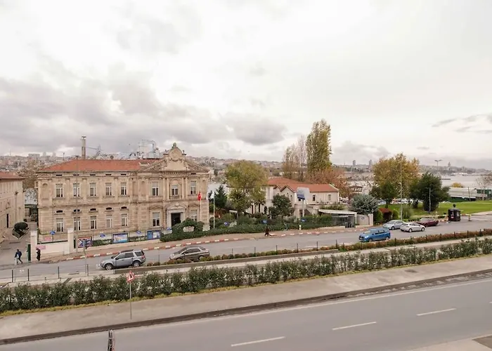 Waterfront By The Tram - Terrace With Dome & Golden Horn View In Fatih