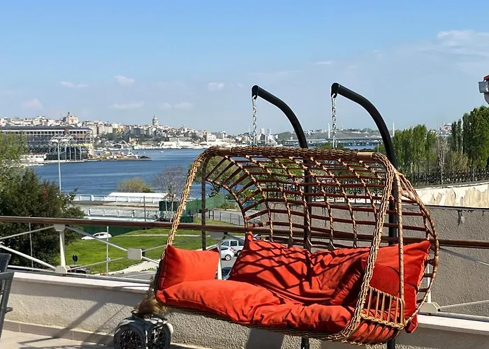 Waterfront By The Tram - Terrace With Dome & Golden Horn View In Fatih *