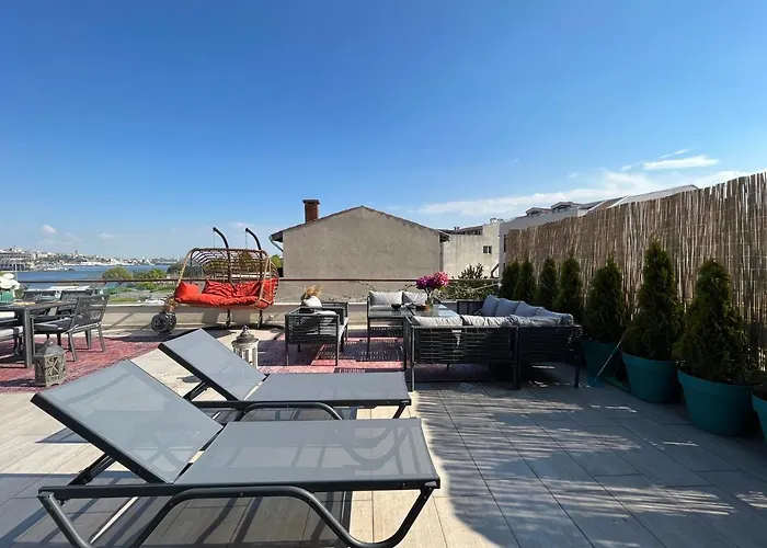 Apartment Waterfront By The Tram - Terrace With Dome & Golden Horn View In Fatih Istanbul
