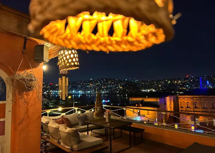 Waterfront By The Tram - Terrace With Dome & Golden Horn View In Fatih Apartment