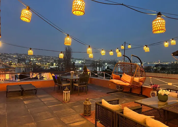 Waterfront By The Tram - Terrace With Dome & Golden Horn View In Fatih Istanbul