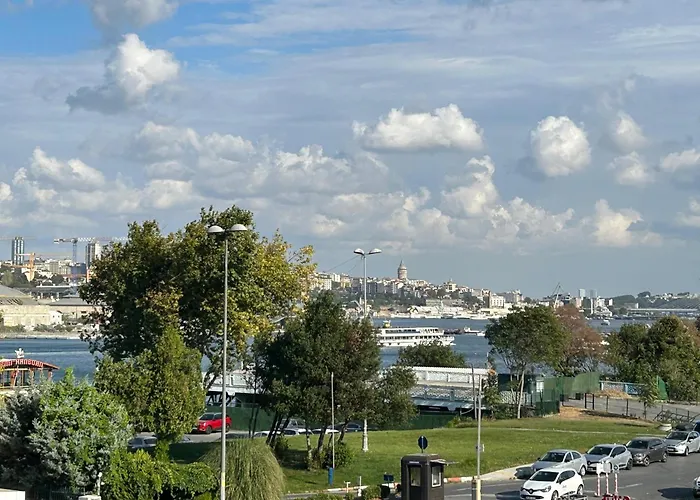 Waterfront By The Tram - Terrace With Dome & Golden Horn View In Fatih Istanbul