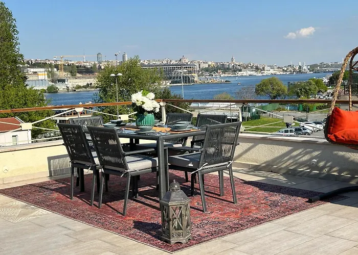 Waterfront By The Tram - Terrace With Dome & Golden Horn View In Fatih Istanbul