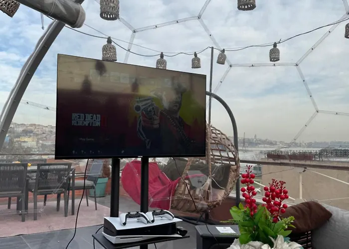 Apartment Waterfront By The Tram - Terrace With Dome & Golden Horn View In Fatih Istanbul