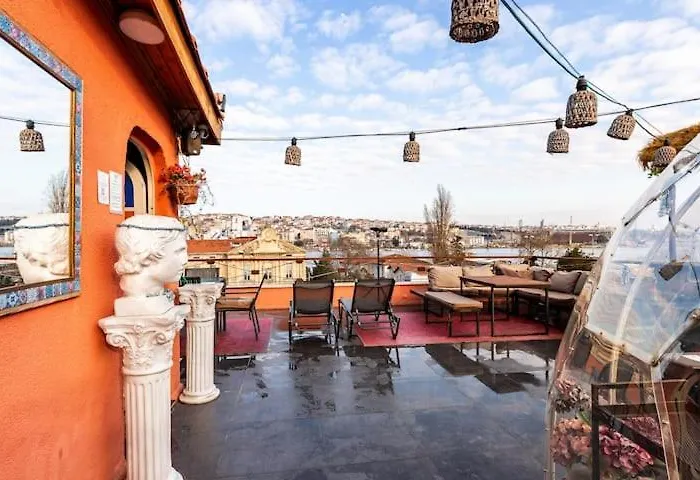 Apartment Waterfront By The Tram - Terrace With Dome & Golden Horn View In Fatih Istanbul