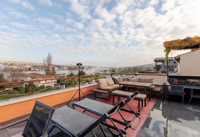 Waterfront By The Tram - Terrace With Dome & Golden Horn View In Fatih Istanbul