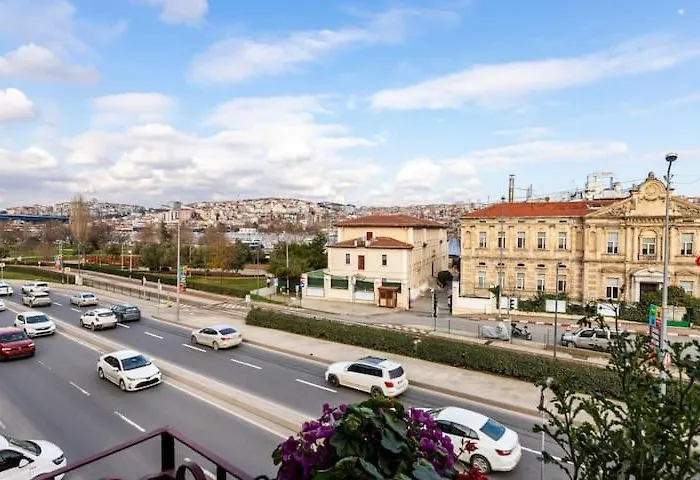 Waterfront By The Tram - Terrace With Dome & Golden Horn View In Fatih *
