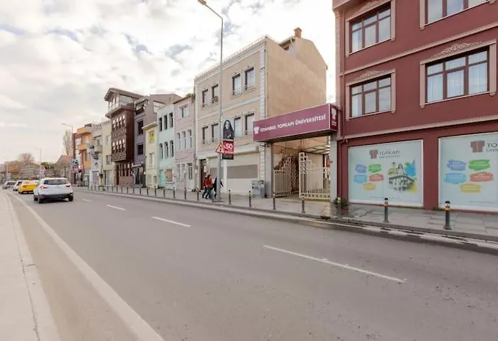 Apartment Waterfront By The Tram - Terrace With Dome & Golden Horn View In Fatih Istanbul