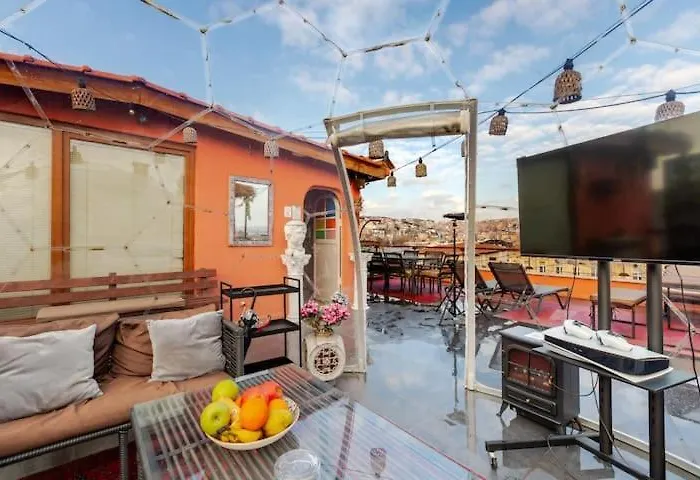 Waterfront By The Tram - Terrace With Dome & Golden Horn View In Fatih Apartment *