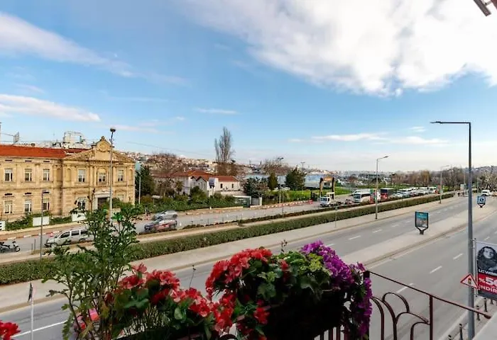 Waterfront By The Tram - Terrace With Dome & Golden Horn View In Fatih Apartment