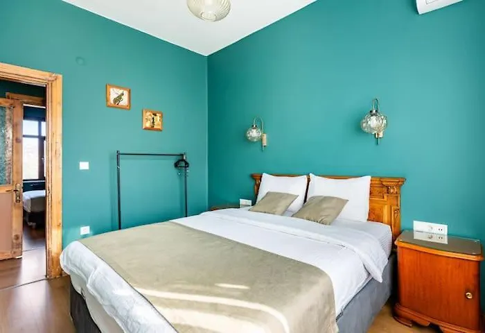 Waterfront By The Tram - Terrace With Dome & Golden Horn View In Fatih Apartment