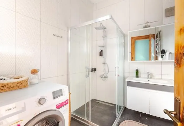 Apartment Waterfront By The Tram - Terrace With Dome & Golden Horn View In Fatih Istanbul