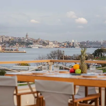Waterfront By The Tram - Terrace With Dome & Golden Horn View In Fatih Lägenhet
