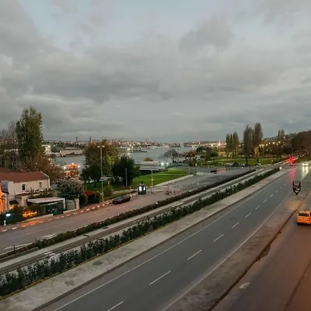 Waterfront By The Tram - Terrace With Dome & Golden Horn View In Fatih