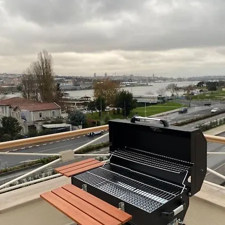 Waterfront By The Tram - Terrace With Dome & Golden Horn View In Fatih Istanbul