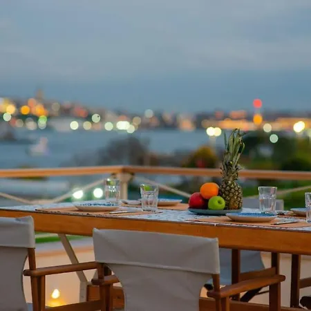 Waterfront By The Tram - Terrace With Dome & Golden Horn View In Fatih Istanbul