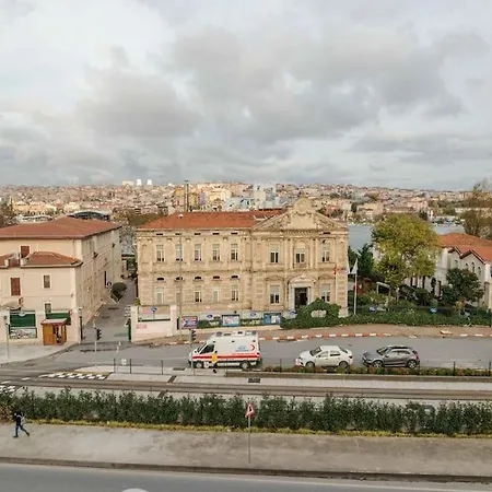 Waterfront By The Tram - Terrace With Dome & Golden Horn View In Fatih Lägenhet Istanbul