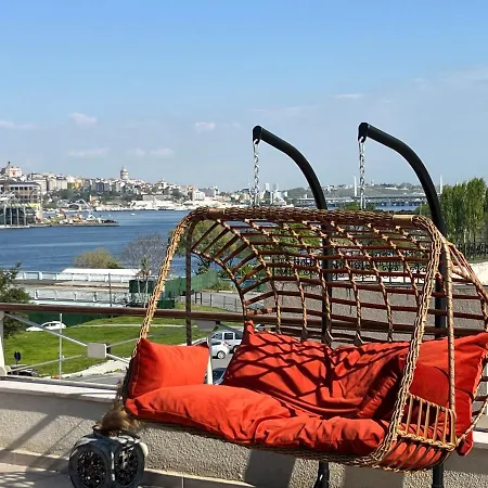 Waterfront By The Tram - Terrace With Dome & Golden Horn View In Fatih *