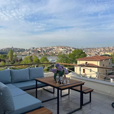 Waterfront By The Tram - Terrace With Dome & Golden Horn View In Fatih Istanbul