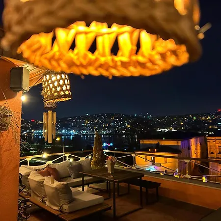 Waterfront By The Tram - Terrace With Dome & Golden Horn View In Fatih Lägenhet
