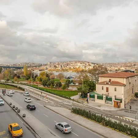 Waterfront By The Tram - Terrace With Dome & Golden Horn View In Fatih *